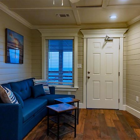 Blue Dolphin Inn And Cottages แกรนด์ไอล์ ภายนอก รูปภาพ