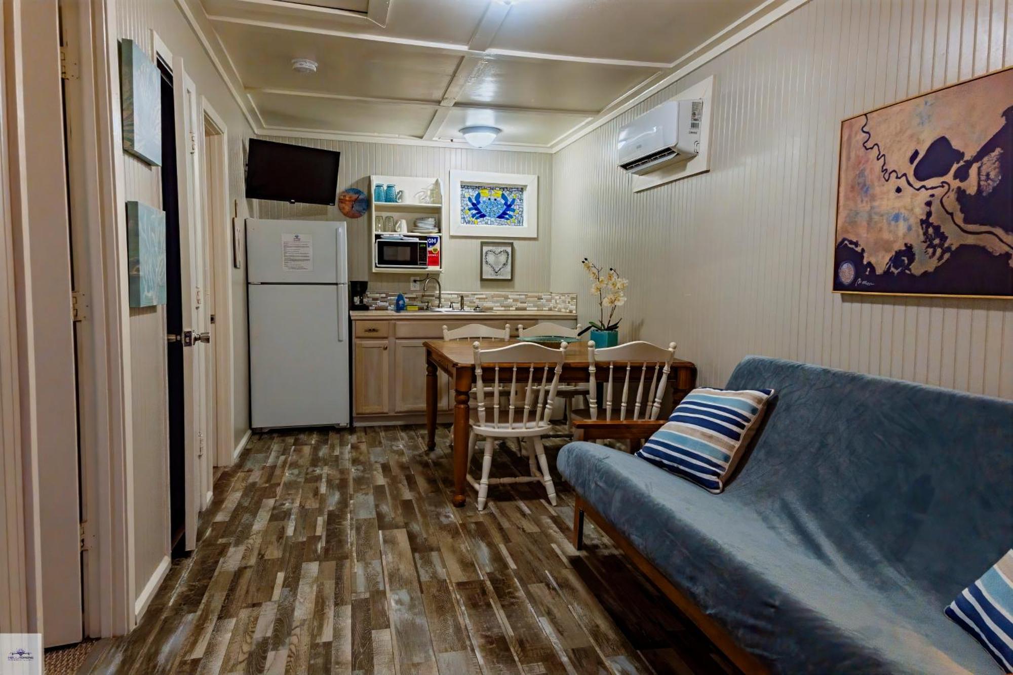 Blue Dolphin Inn And Cottages แกรนด์ไอล์ ภายนอก รูปภาพ