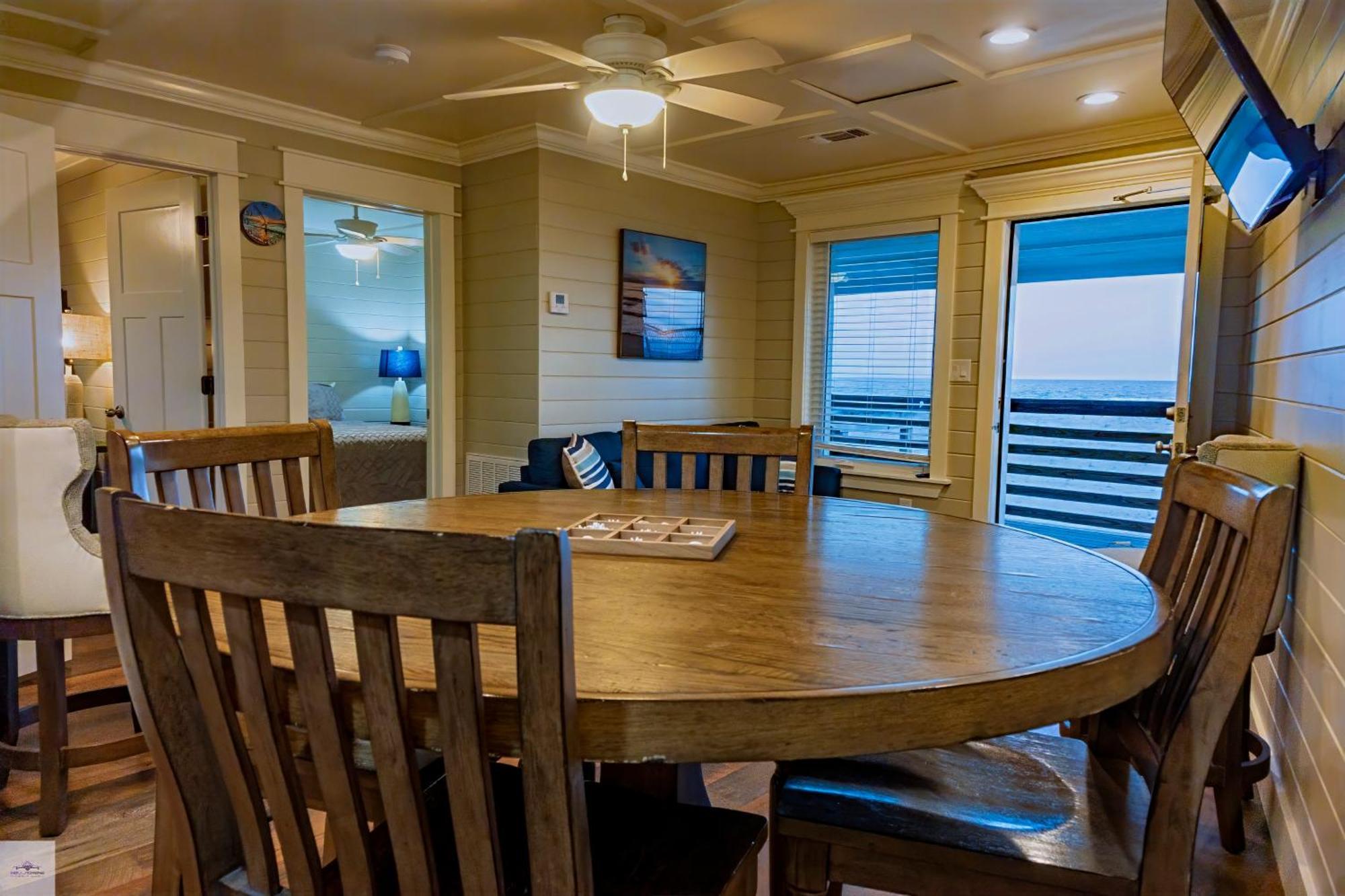 Blue Dolphin Inn And Cottages แกรนด์ไอล์ ภายนอก รูปภาพ