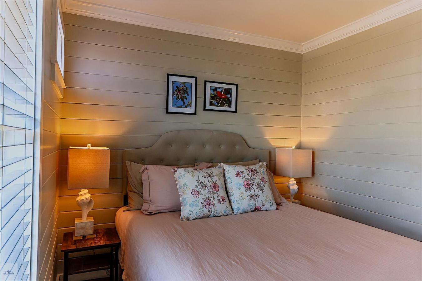 Blue Dolphin Inn And Cottages แกรนด์ไอล์ ภายนอก รูปภาพ