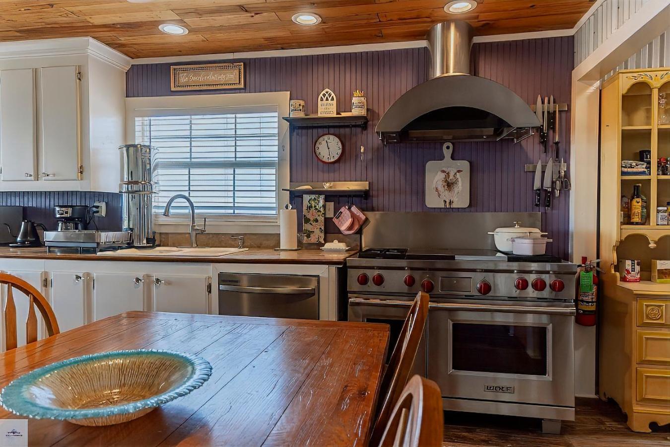Blue Dolphin Inn And Cottages แกรนด์ไอล์ ภายนอก รูปภาพ