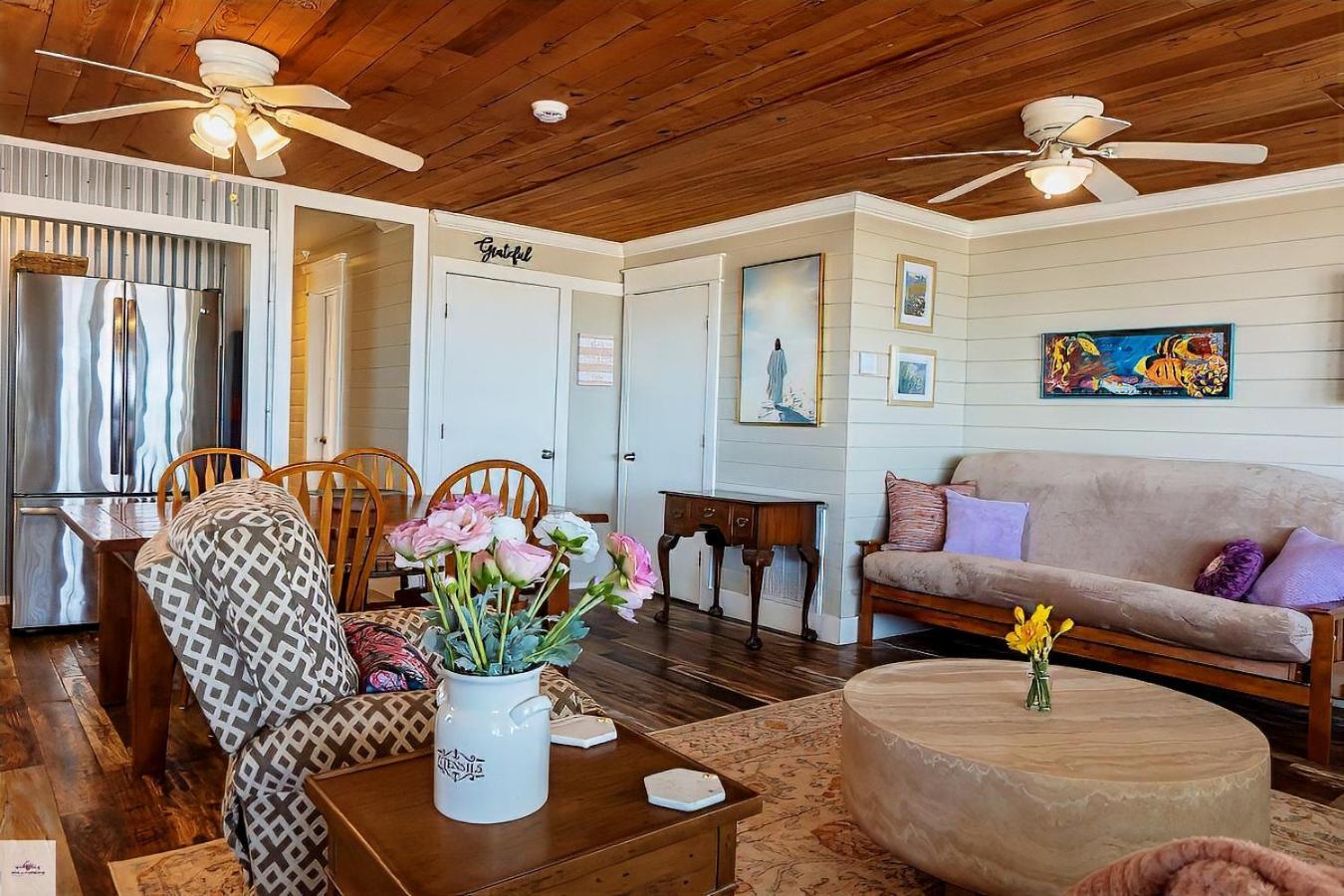 Blue Dolphin Inn And Cottages แกรนด์ไอล์ ภายนอก รูปภาพ