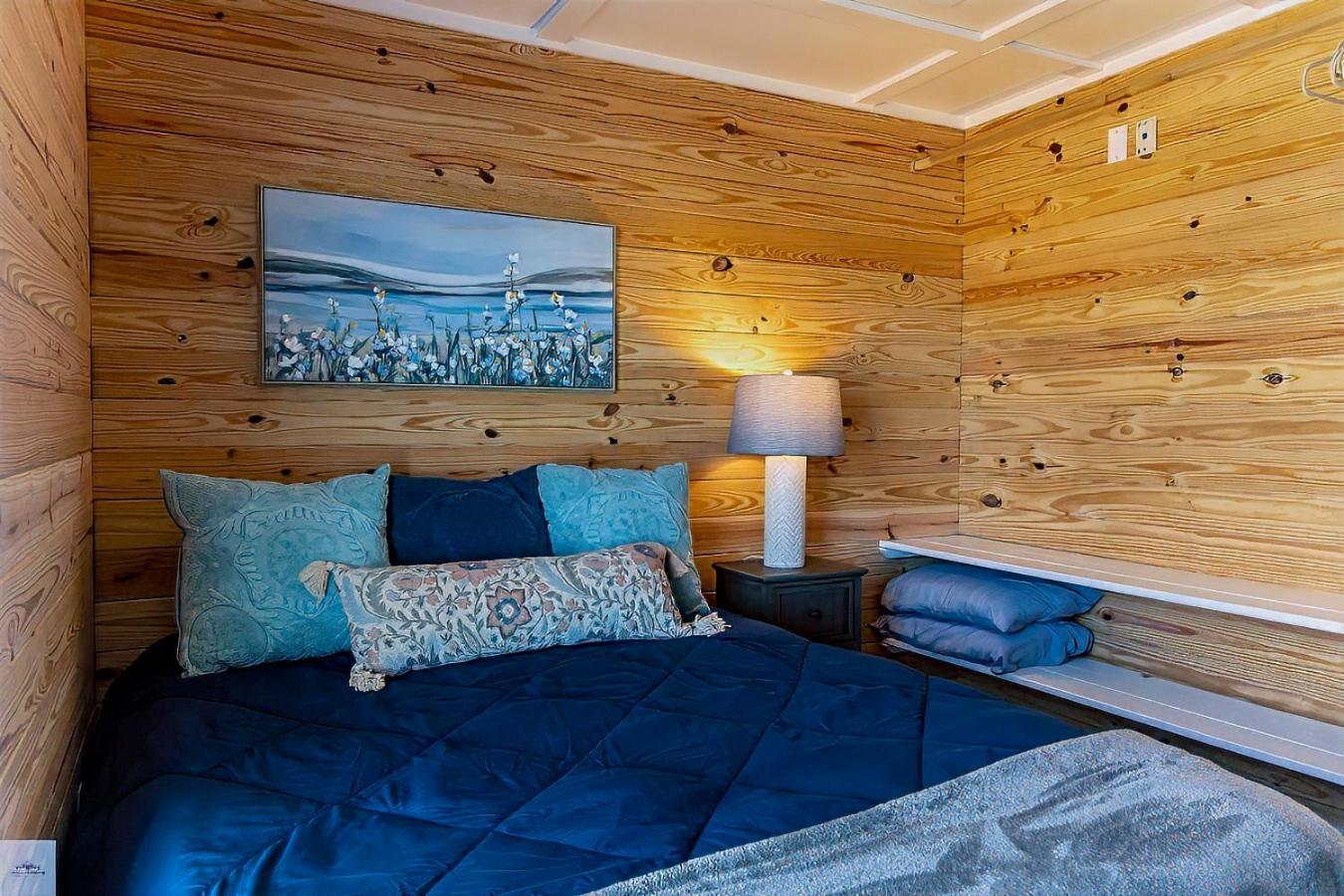 Blue Dolphin Inn And Cottages แกรนด์ไอล์ ภายนอก รูปภาพ